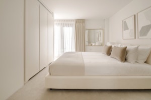 Muse of Notting Hill image 15