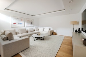 Muse of Notting Hill image 11