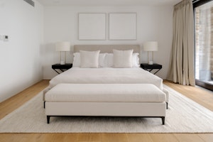 Muse of Notting Hill image 3