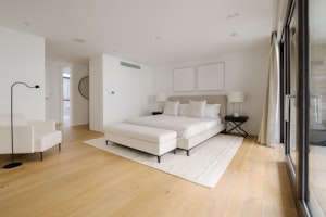 Muse of Notting Hill image 2