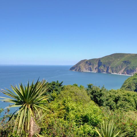 Hike along the South West Coastal Path, just a few minutes on foot from your doorstep