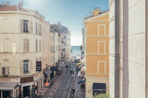 Street & Sea Vistas image 15