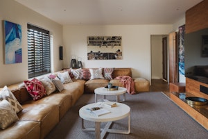 Clifftop Retreat image 10