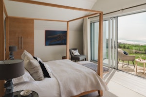 Clifftop Retreat image 9