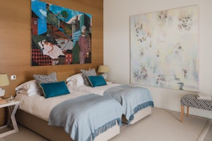 Clifftop Retreat image 8