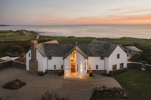 Clifftop Retreat image 2