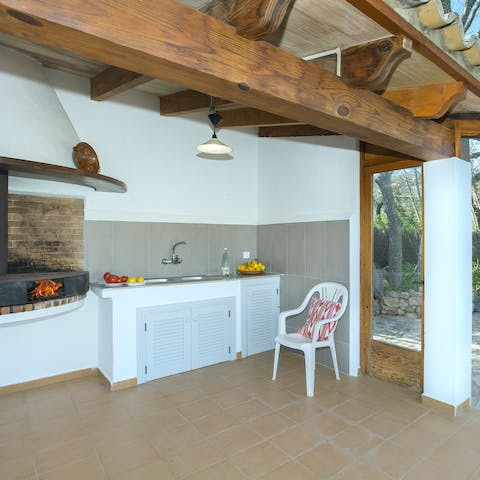 Prepare something special using fresh local produce in this fantastic outdoor kitchen
