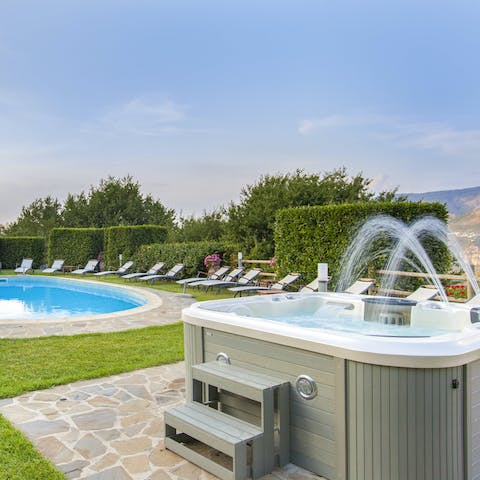 Relax after a day trip to Sorrento in the private hot tub