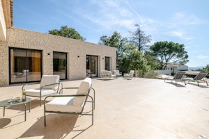 Provincial Charm image 4