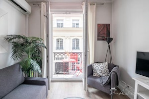 L'Art Deco Hideaway image 2