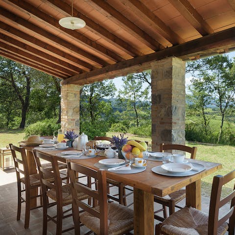 Sit down to an al fresco meal under the pergola