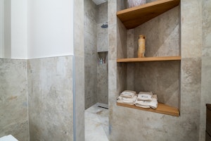 So Gordes image 9
