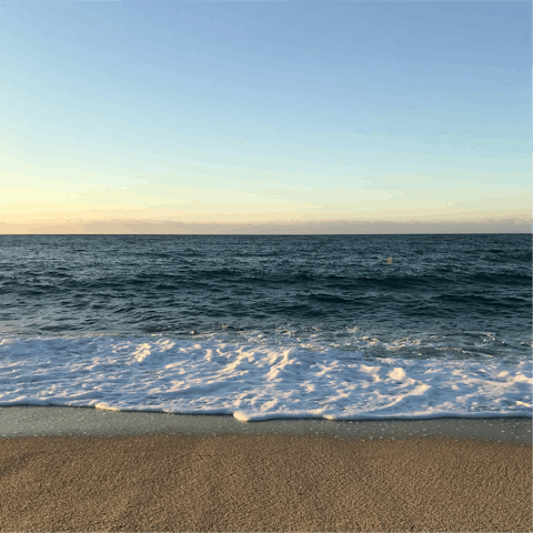 The home is located close to the beach and restaurants, making it easy to explore the area.