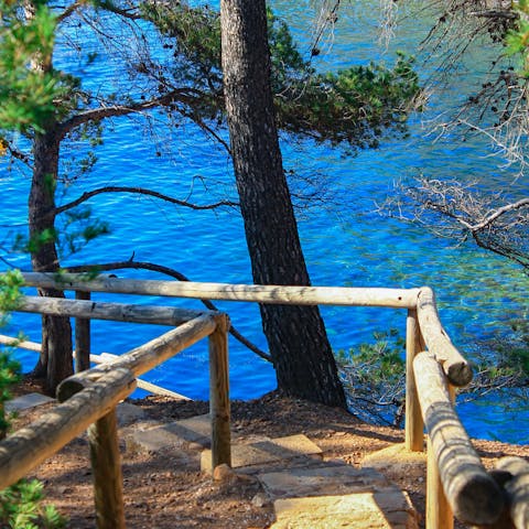 Make the most of your home's proximity to La Plage Lumière and the beautiful blue waters of the Côte d'Azur