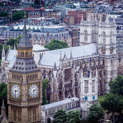 See London's landmarks via one of the sightseeing tours