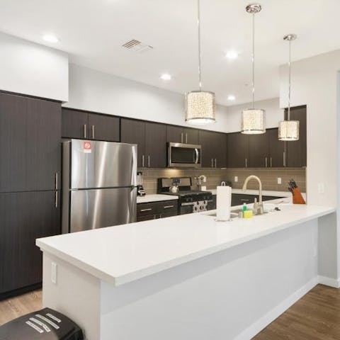 Make use of the big kitchen and start the day at the sleek breakfast bar