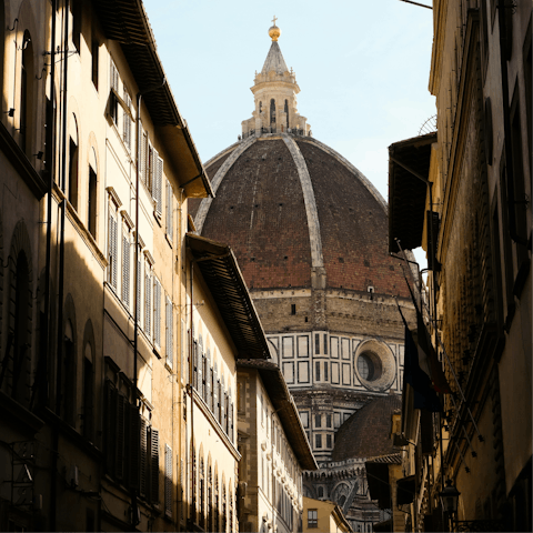 Explore Florence on foot – the Duomo is a ten-minute walk away