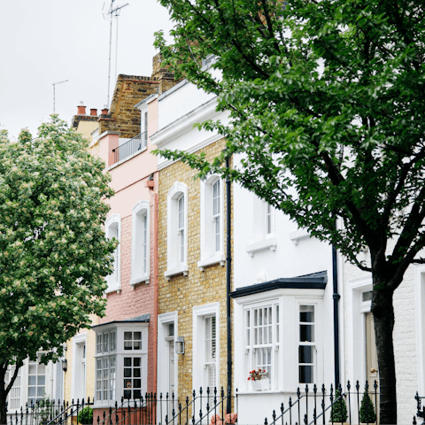 Stroll for fifteen minutes through affluent Chelsea to the King's Road