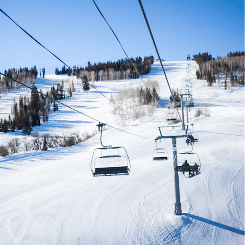 Be on the slopes of Villars-Gryon in no time, thanks to the ski bus