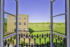 Court Suite image 2