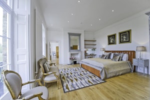 Upper Garden Suite image 7