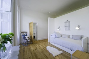 Upper Garden Suite image 5