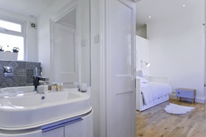 Upper Garden Suite image 2
