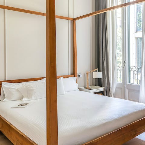 Get some rest in the four-poster bed after a day of sightseeing