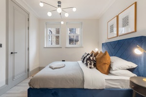 A Chic Story image 9