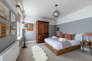Frome Townhouse image 9