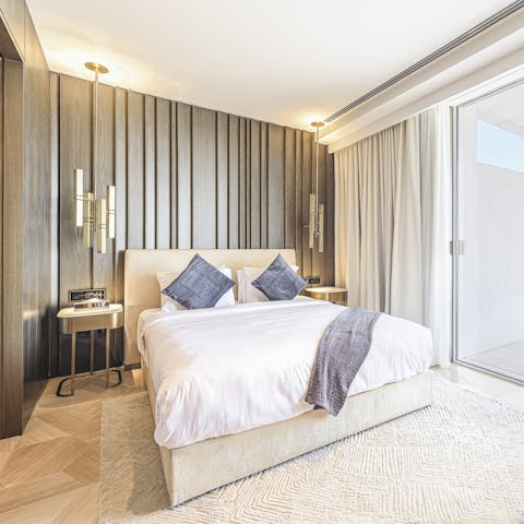 Wake up in the elegant bedrooms feeling rested and ready for another day of Dubai sightseeing