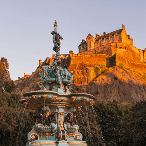 Start your stay with stroll to the historic heart of Edinburgh