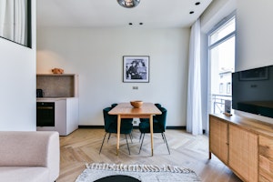 The Impressionist's Atelier image 1