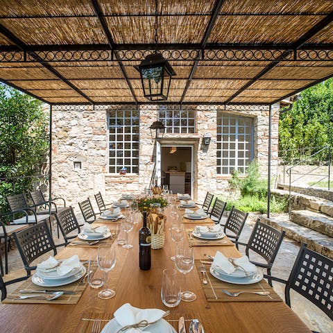 Gather the group for a lavish lunch beneath the pergola