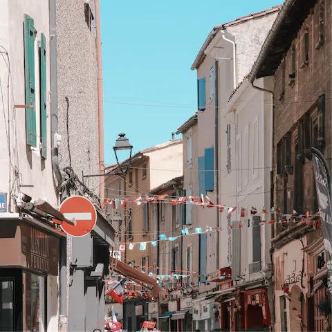 Stroll to the centre of Maussane-les-Alpilles in just five minutes