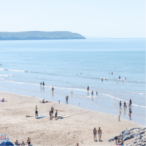 Head out to lovely local beaches like Readymoney Cove, just a five-minute drive away