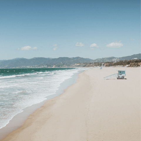 Take a drive to nearby Santa Monica for some fun in the sun