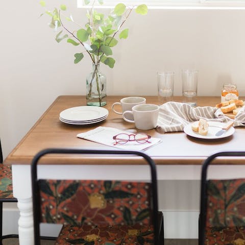 Eat together at the pretty dining nook