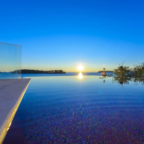 Toast the day's end with sundowners in the infinity pool