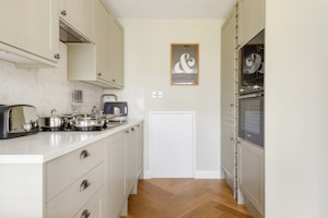 Cosy West London image 12