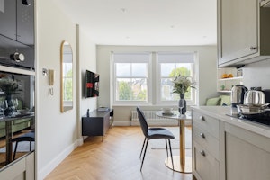 Cosy West London image 9