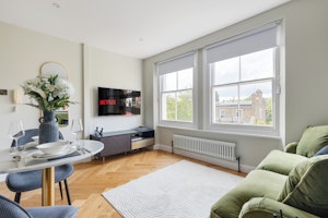 Cosy West London image 7