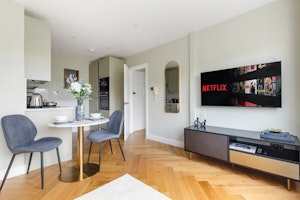 Cosy West London image 5