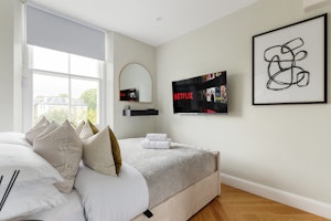 Cosy West London image 3