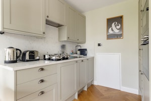 Cosy West London image 2