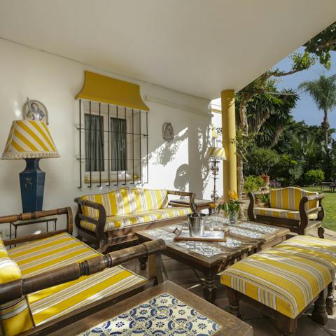 Pour a limoncello and 'saluti' with your loved ones in the outdoor lounge