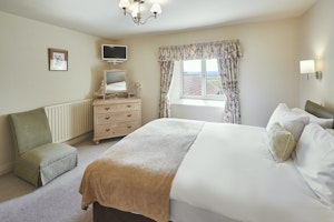 Tranquil Farmhouse image 12