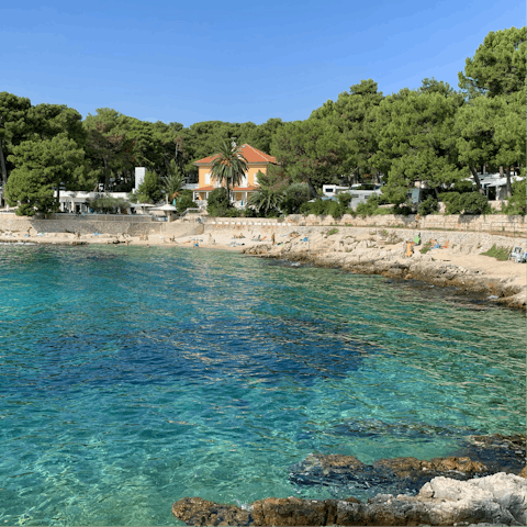 Discover all the picturesque beaches and swimming holes that dot the Dalmatian Coast