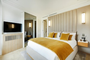Chic & Refined image 15
