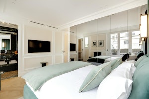 Chic & Refined image 13